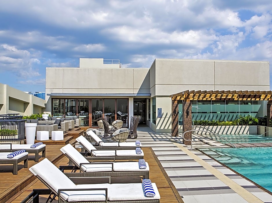 Holiday Inn & Suites Makati By IHG