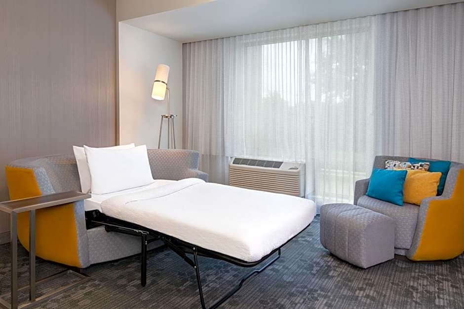 Courtyard by Marriott Atlanta Alpharetta/Avalon Area