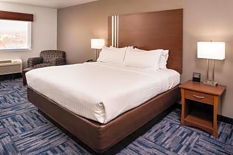 Standard King Room with Mobility Accessible Tub