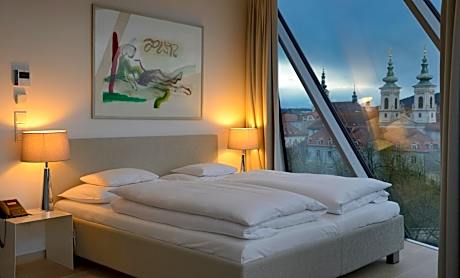 One-Bedroom Apartment with Balcony