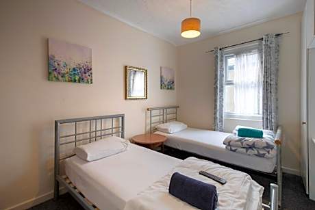 Twin Room with Private Bathroom