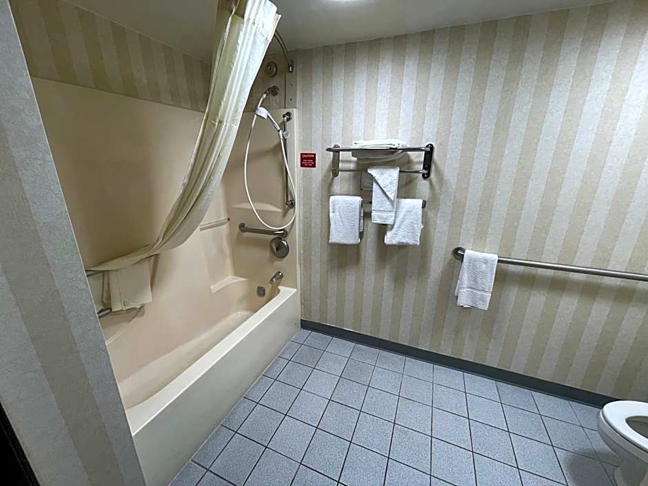 Quality Inn & Suites North Gibsonia