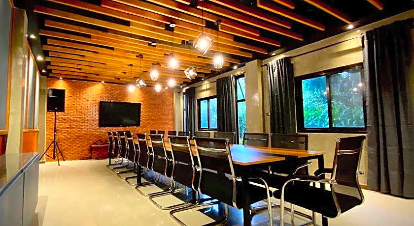 Luisita Central Park Hotel 