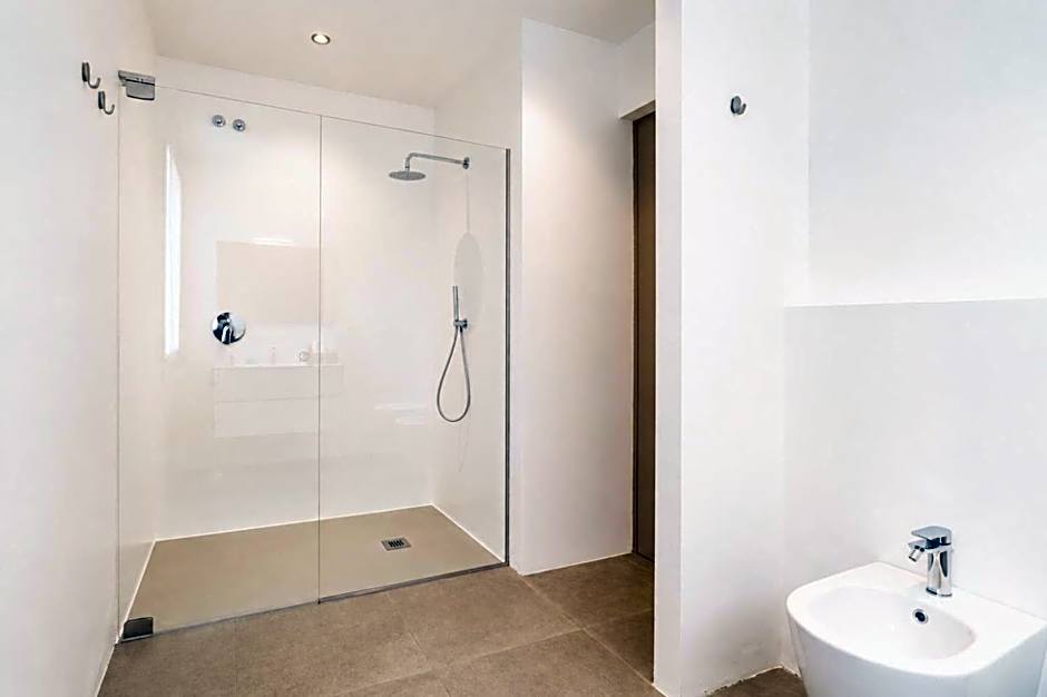 Amare Suite & Apartments