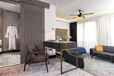 Junior Suite with Balcony