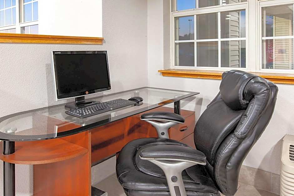 Microtel Inn & Suites by Wyndham Pittsburgh Airport