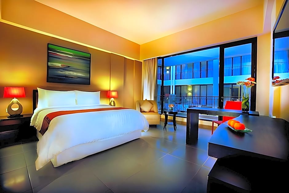 100 Sunset Hotel and Ballroom