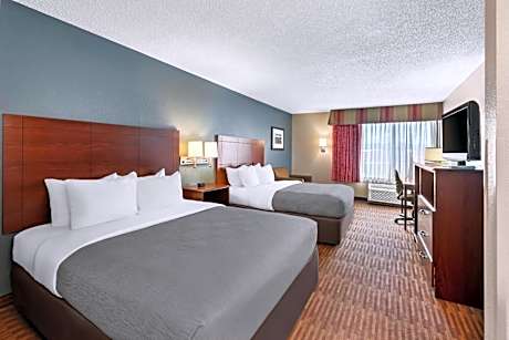 Queen Room with Exterior Hall - Non-Smoking