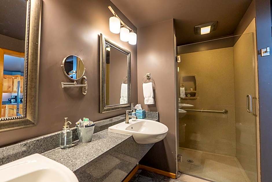 Beaver Lakefront Cabins - Couples Only Getaways