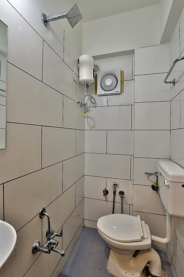 Hotel SR Rooms – Ahmedabad, TN