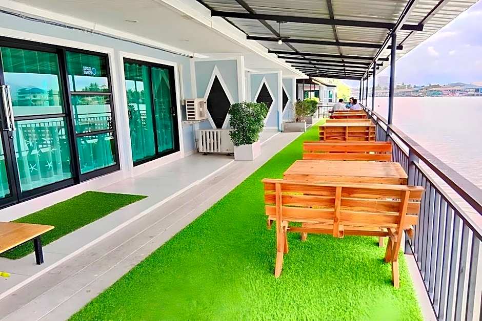 Chaiyai River Front Hotel