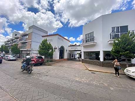 Hotel Zacatecas Courts