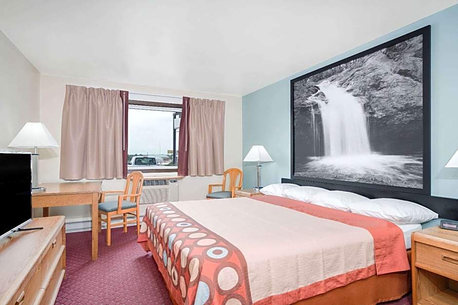 Super 8 by Wyndham Tomah Wisconsin