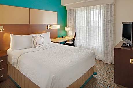 2 Bedroom 2 Room Suite, 2 Bedroom 2 Room Suite, Bedroom 1: 1 Queen, Bedroom 2: 1 Queen, Sofa Bed