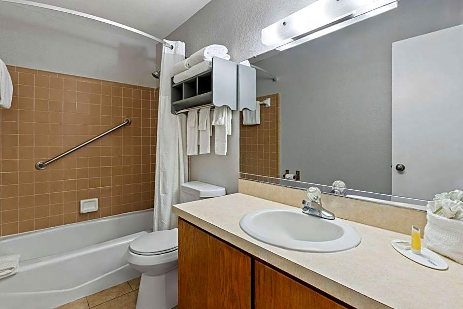 Travelodge by Wyndham Suites St Augustine