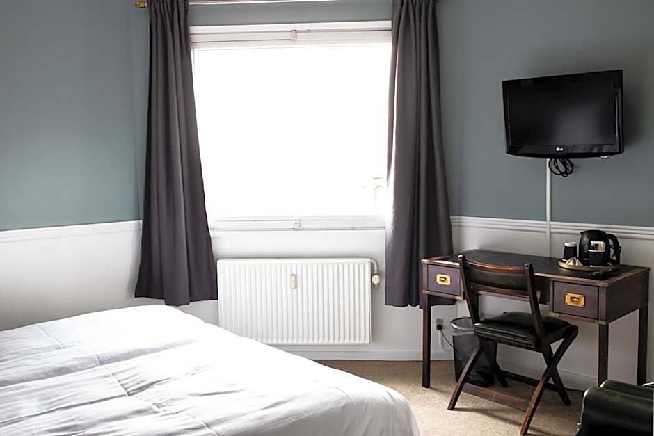 Photo 1 of 7 of Double Room