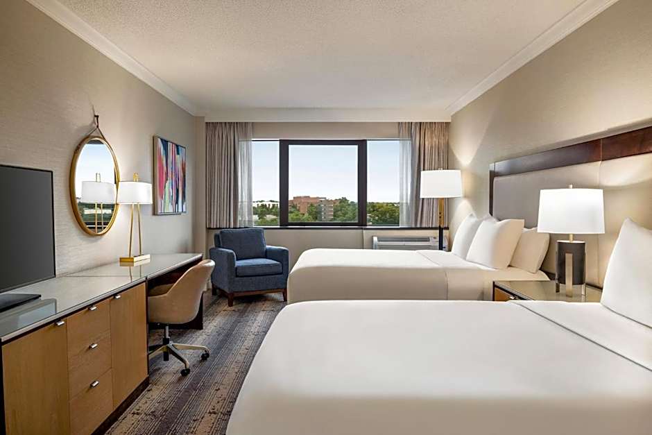 Crowne Plaza Edison By IHG