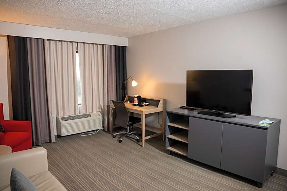 Country Inn & Suites by Radisson, Erie, PA