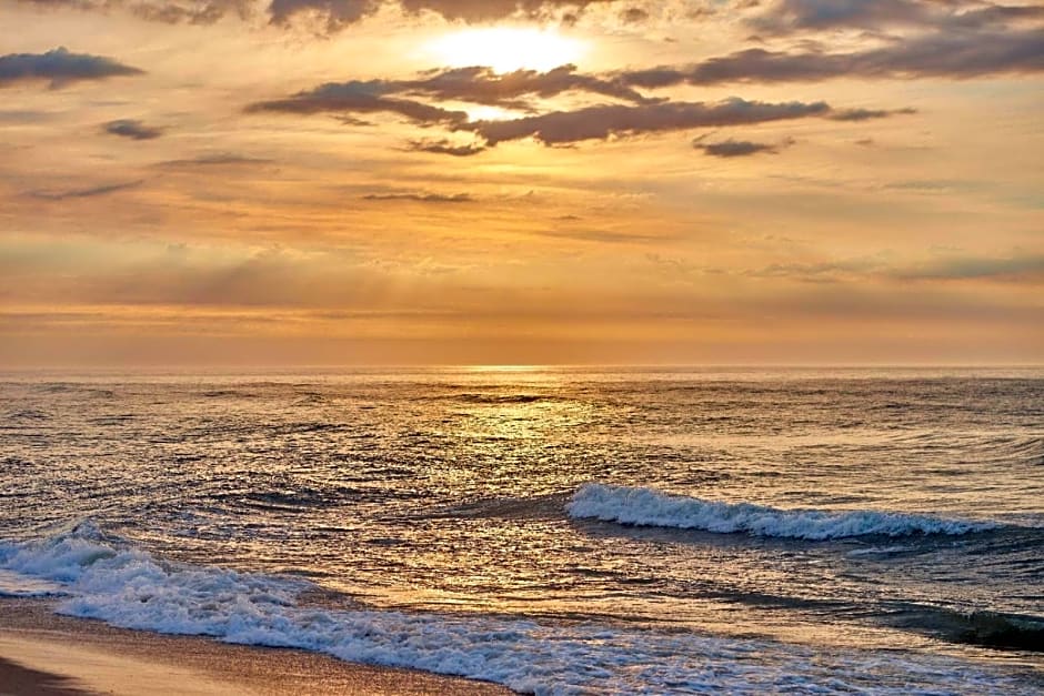 Drifting Sands Oceanfront Hotel