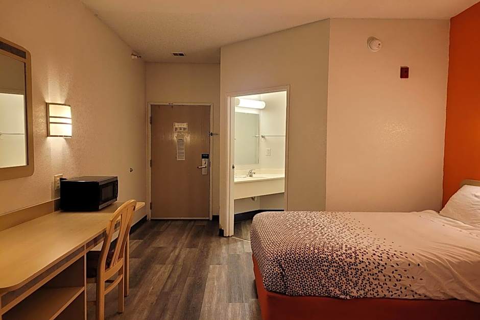 Modern Stay 39 Lakeview By OYO Minonk