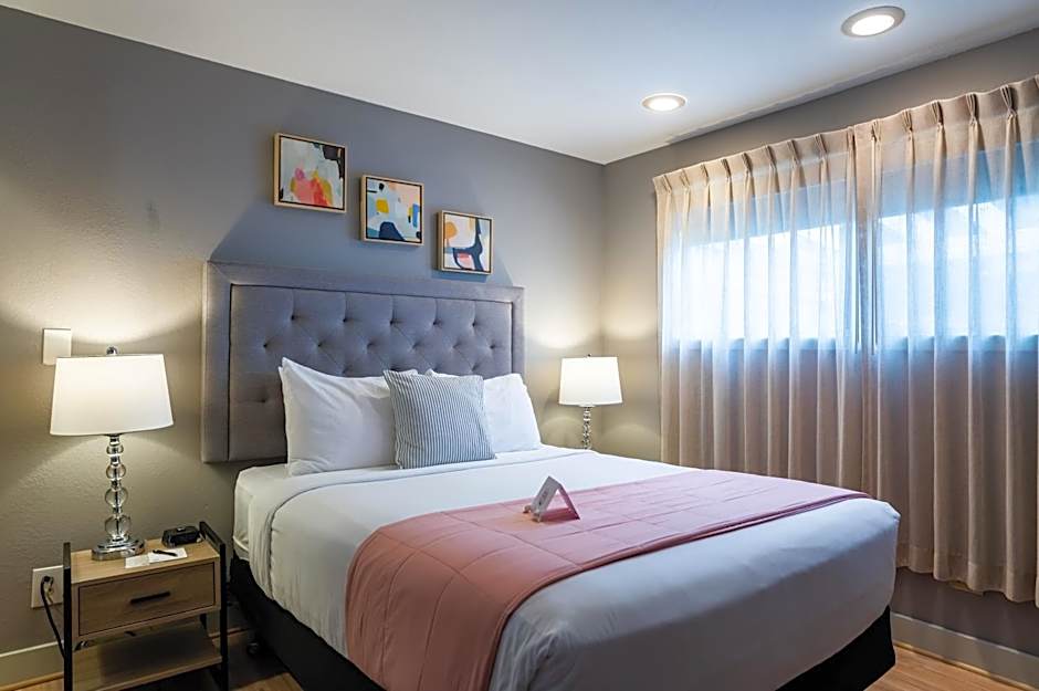 Inn at Haystack Rock