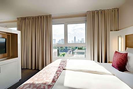 Queen Room with City View