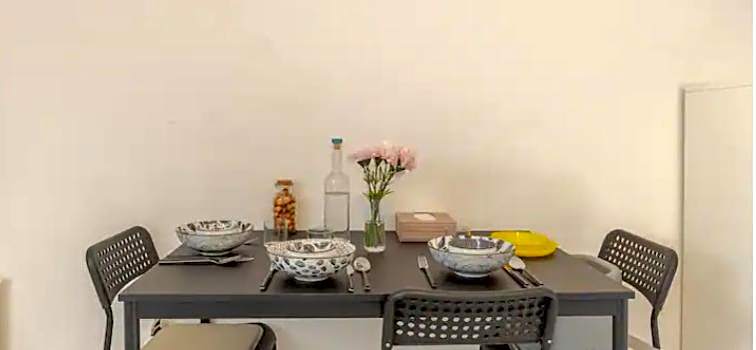 4pers 2lits 5 min aéroport Orly,navette et parking extra,location en nuit et jourChez Sandro,