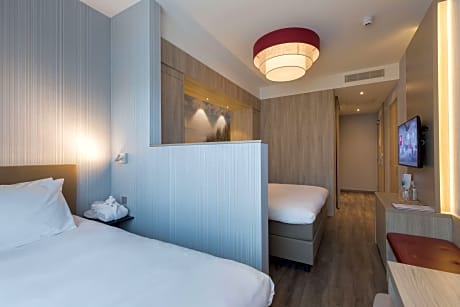 1 King Bed and 1 Single Bed Deluxe Steam Shower