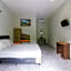 RedDoorz at Saren Anyar Homestay Lukluk