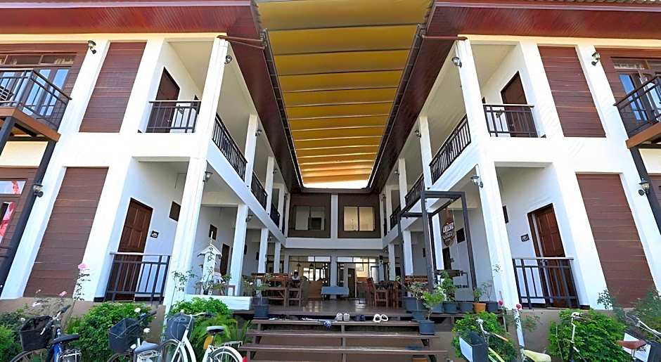 Norn Nab Dao Rimkhong Hotel