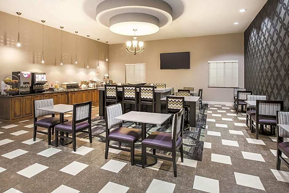 Baymont by Wyndham Dallas South-DeSoto – DeSoto, TX