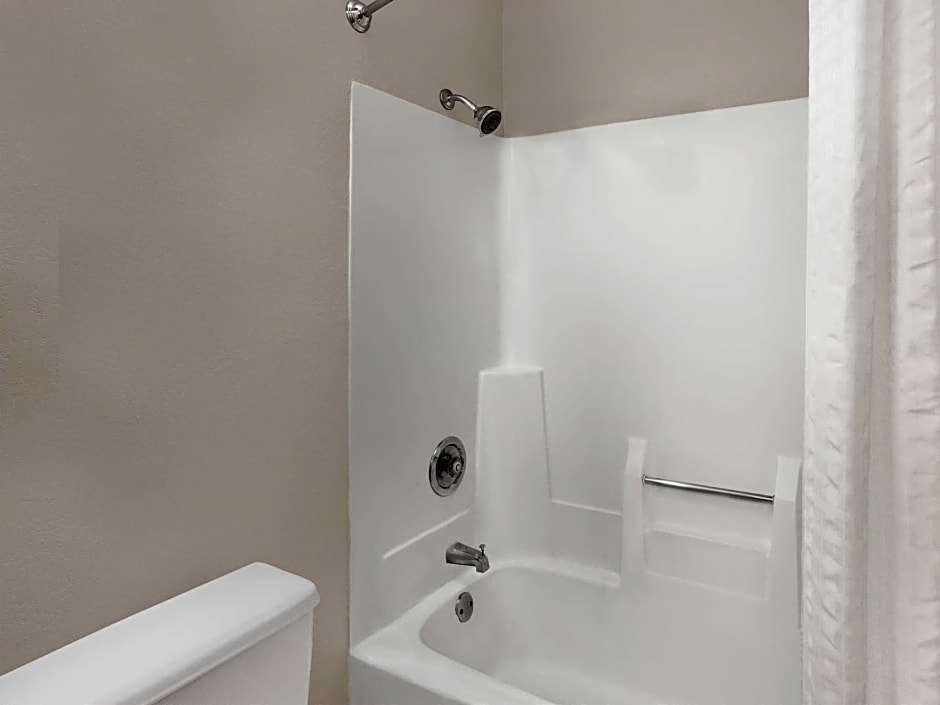 Super 8 by Wyndham Beaver Dam