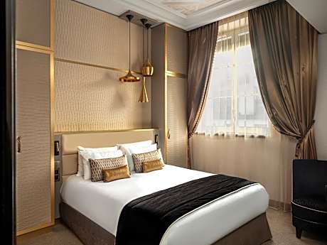 Privilege Queen Room