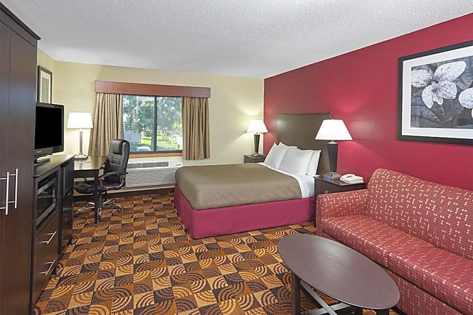 AmericInn by Wyndham Elkhorn Near Lake Geneva