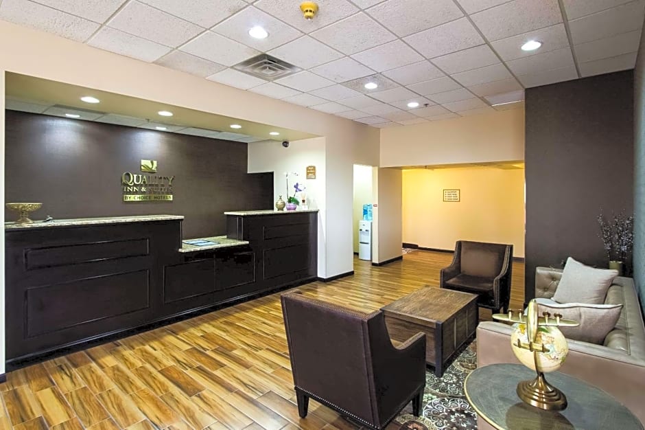 Quality Inn & Suites Moline - Quad Cities