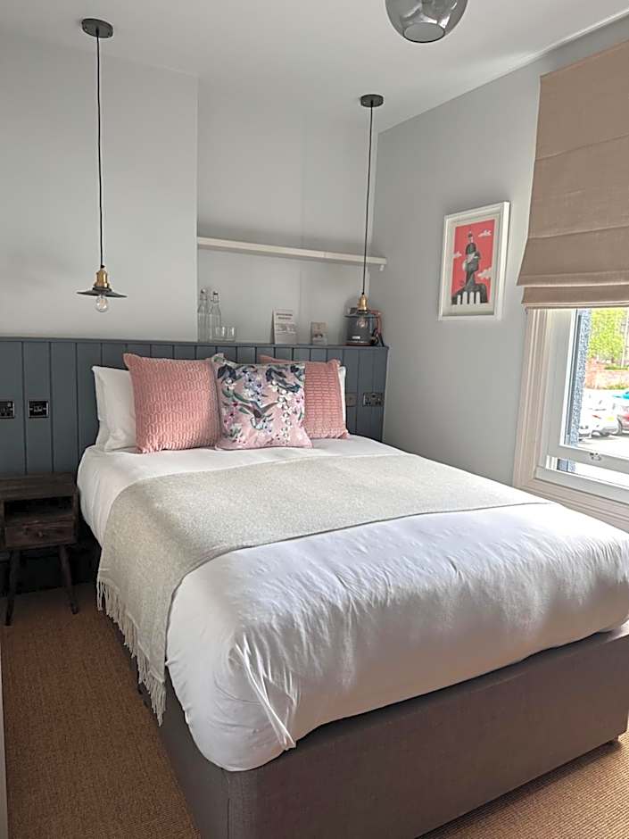 Rooms Above Sugar Boat