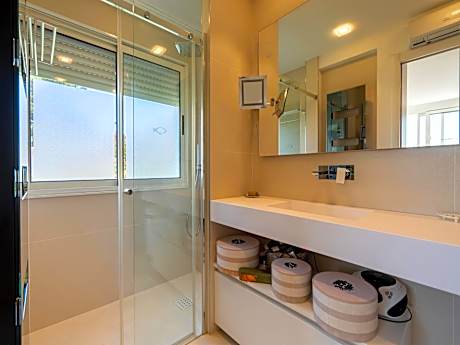 Villa with private pool and lagoon views