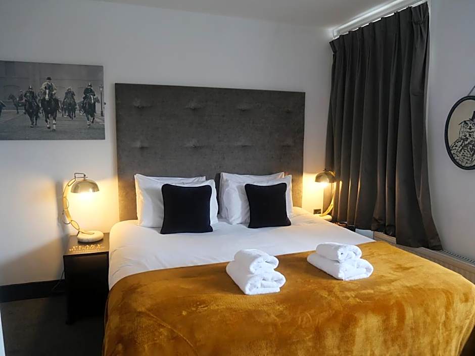 Sinclair's Bar, Lounge & Rooms