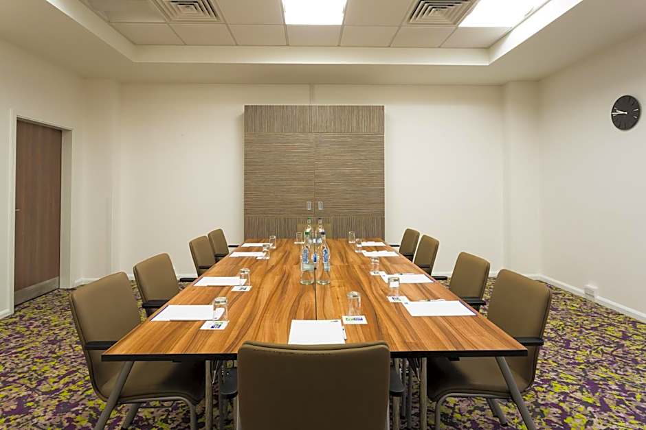 Holiday Inn Express Harlow By IHG