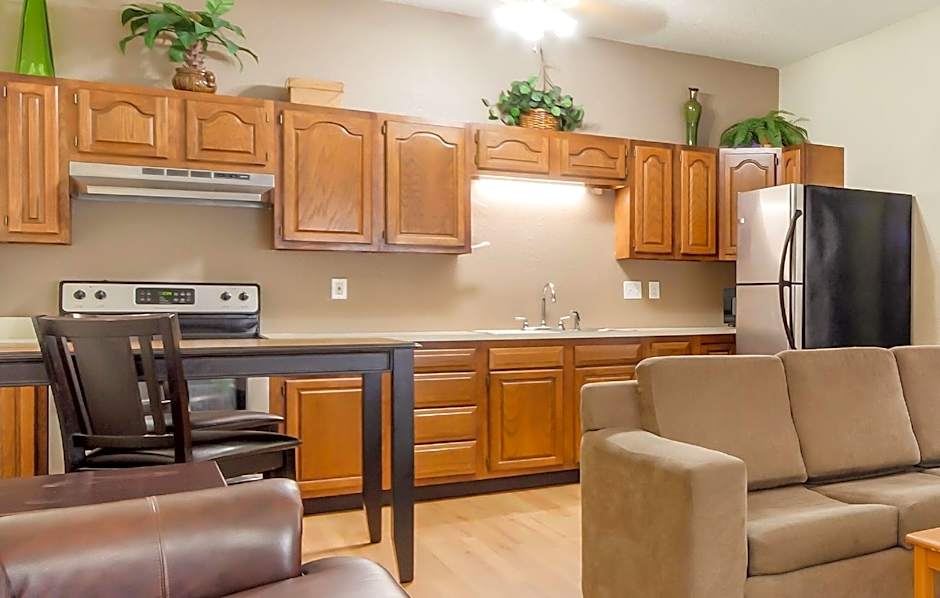 Red Roof Inn & Suites Omaha - Council Bluffs