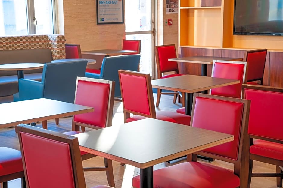 Holiday Inn Express Maspeth, an IHG Hotel