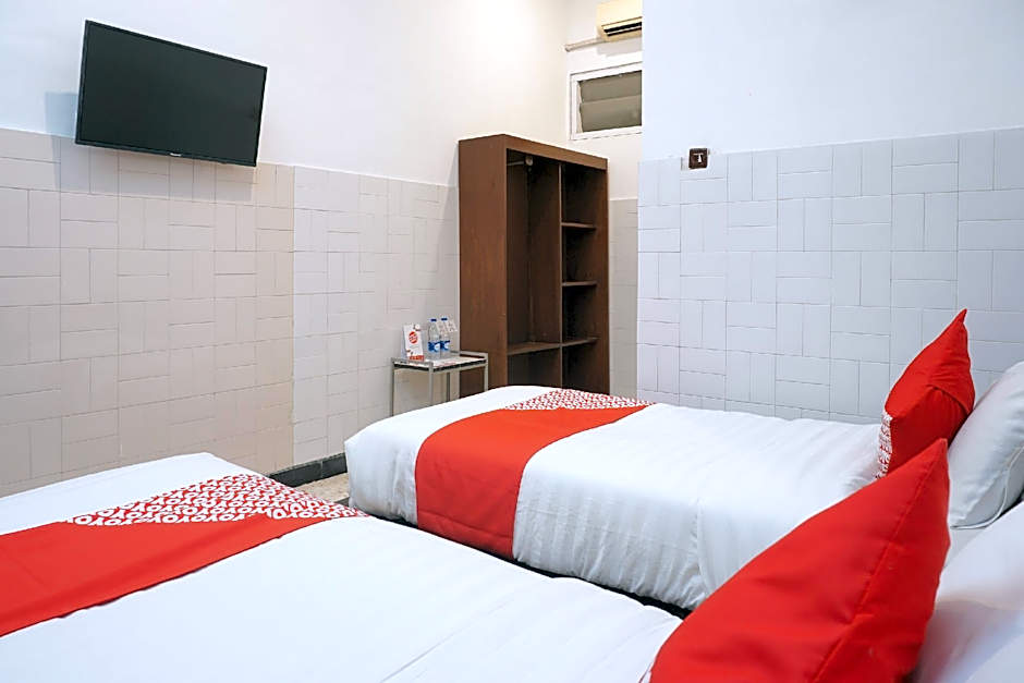 OYO 461 Hotel Madukoro Near RSI Hidayatullah