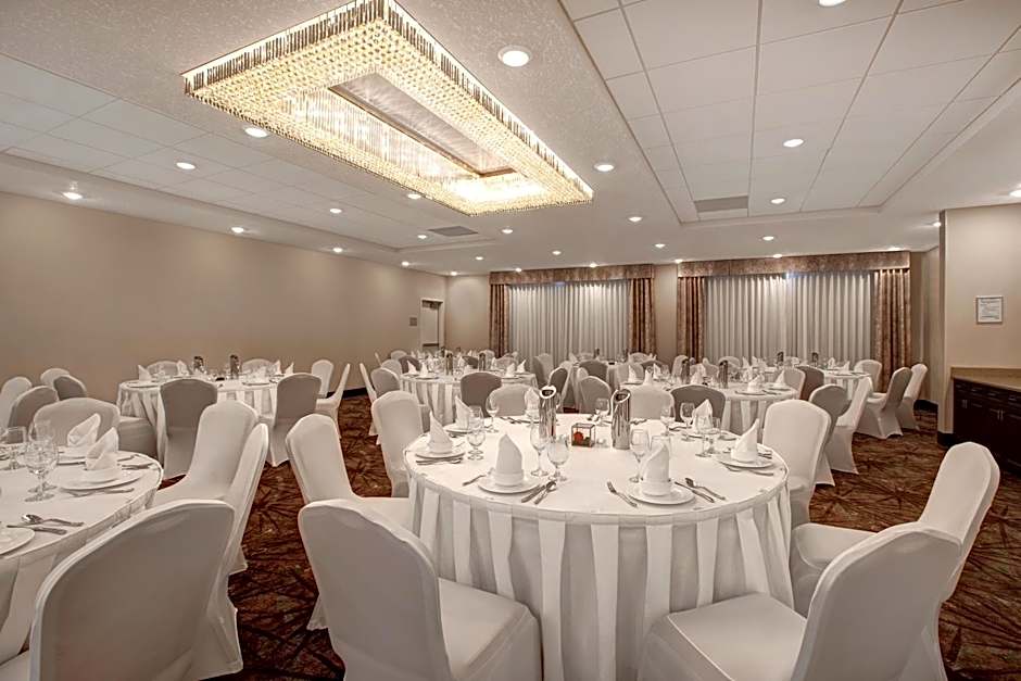 Ramada by Wyndham St Paul AB