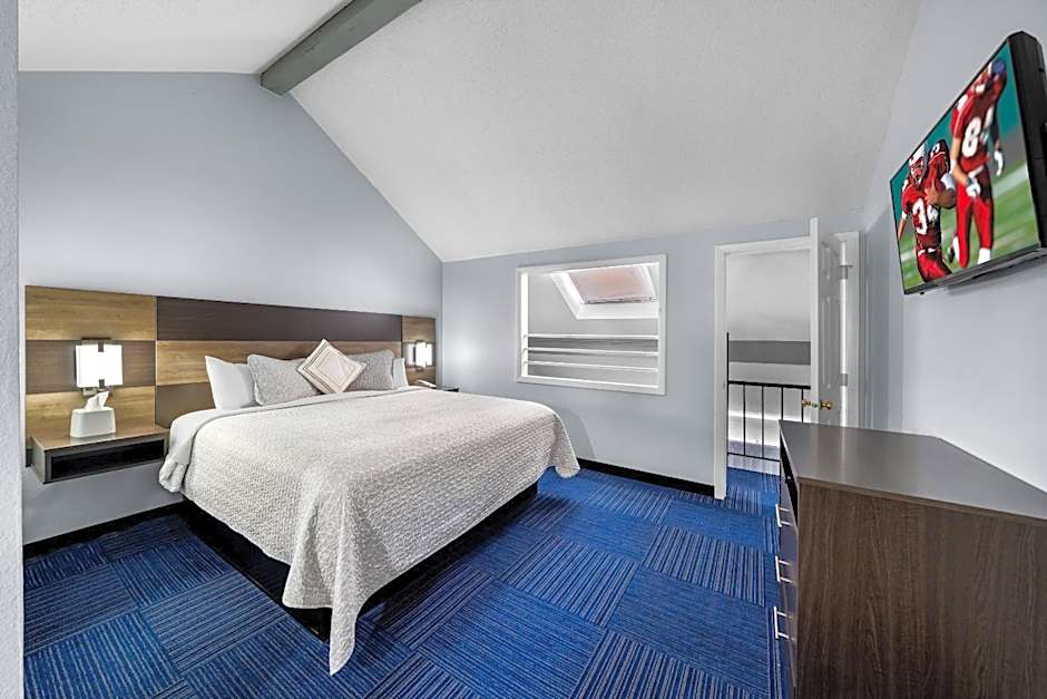 Admiralty Inn & Suites - a Red Collection Hotel