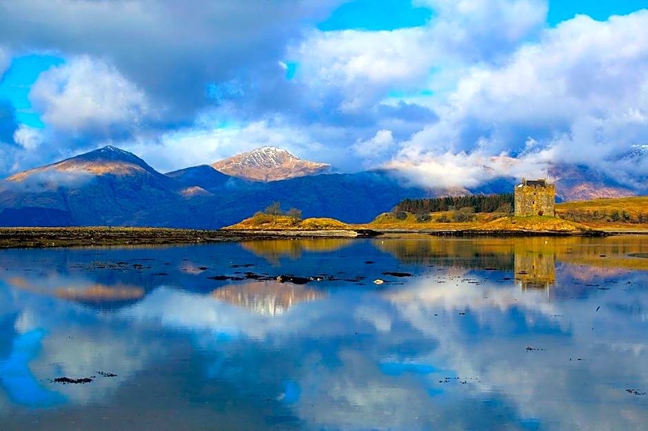 Appin Holiday Homes -Caravans, Lodges, Shepherds Hut and Train Carriage stays