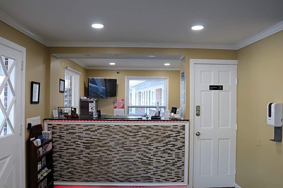 Photo 1 of 8 of Elite Inn