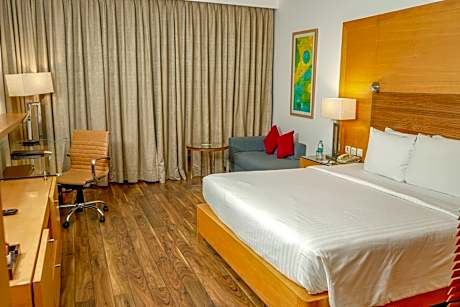 Premier King Room – 2 Pieces Pressing, 15% Discount on Food and Beverages, Early Check-In, Wi-Fi