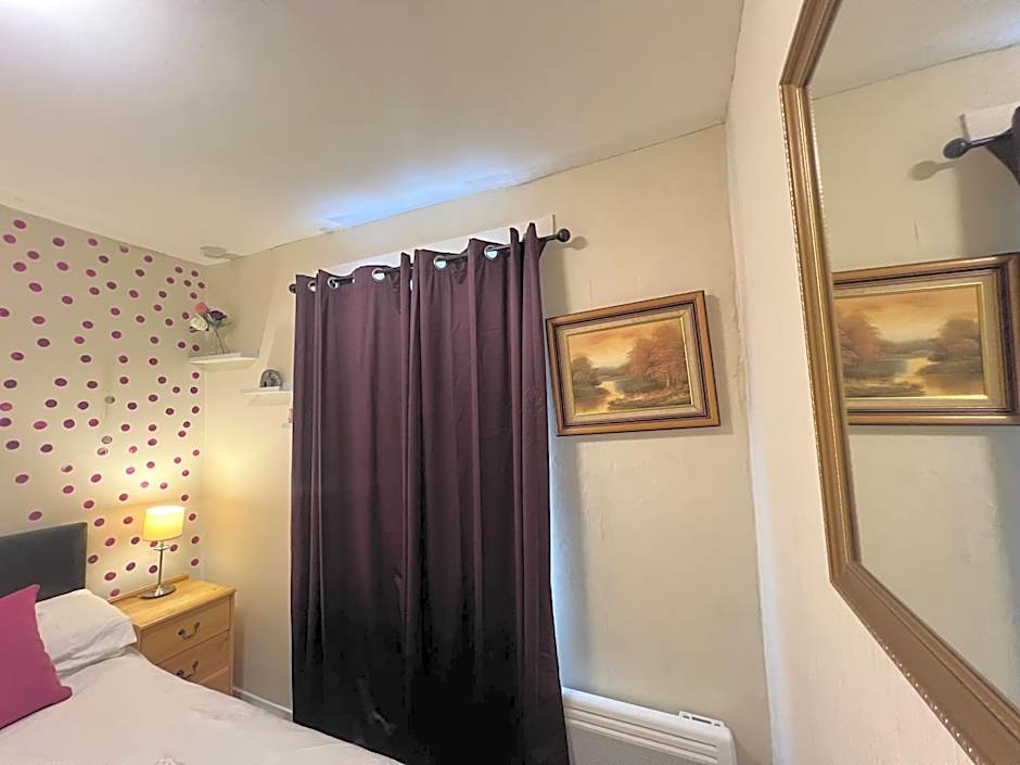 Modern Rooms with SELF Check-In The Castle, Coldstream