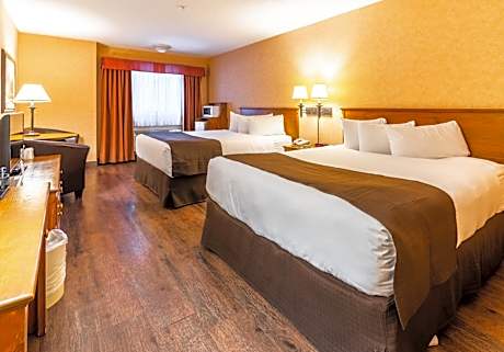 Queen Room with Two Queen Beds - Railway View Pet-Friendly