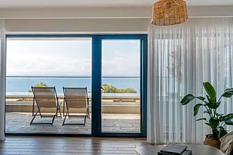 Deluxe Suite with Sea View and Jacuzzi